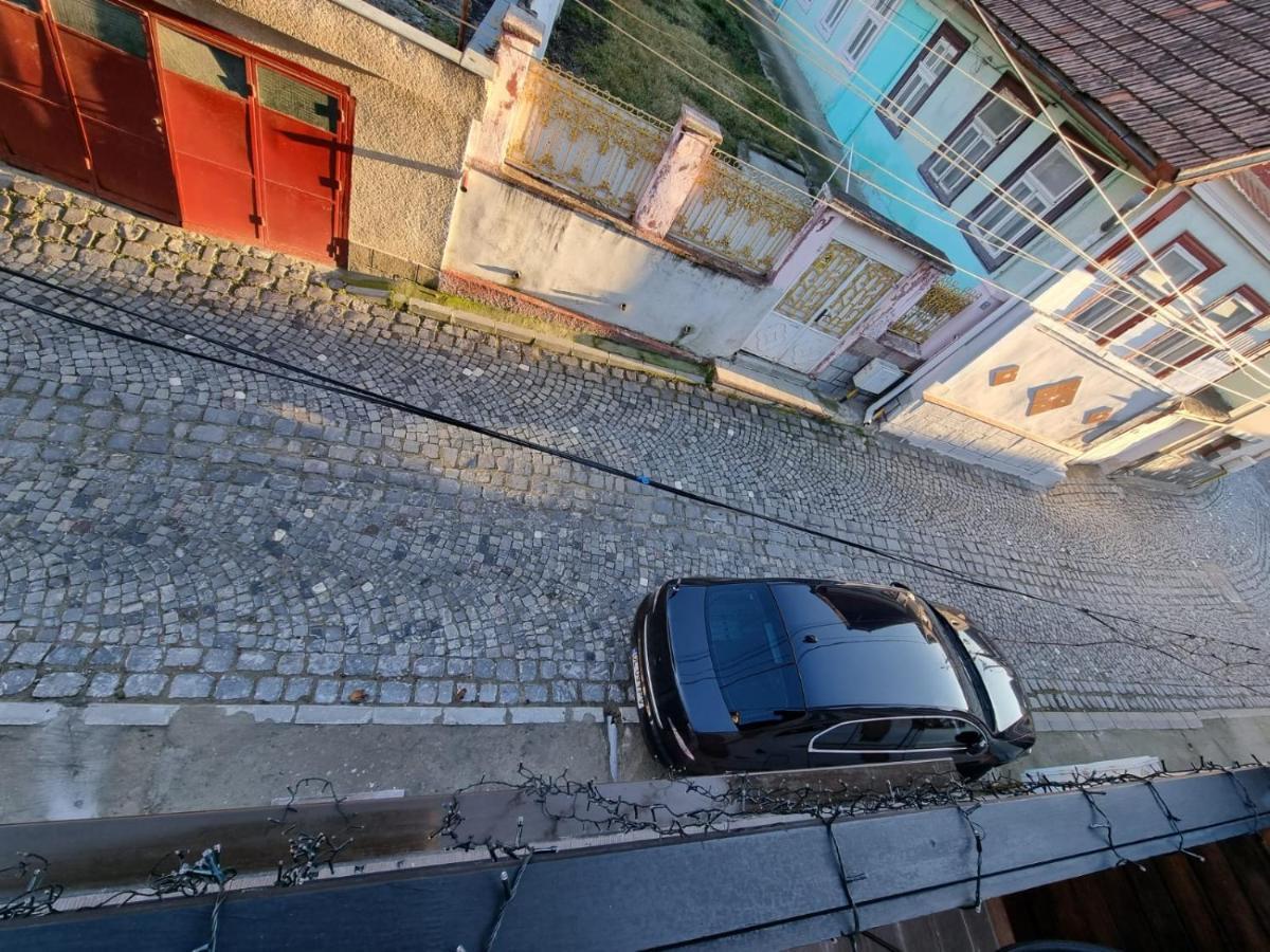 Casa Chiper - Attic Apartment With View Braşov Eksteriør bilde