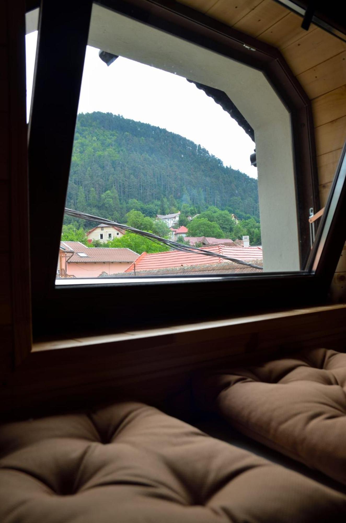 Casa Chiper - Attic Apartment With View Braşov Eksteriør bilde